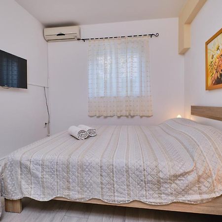 Beautiful Apartments Ksenija Mali Lošinj Exteriör bild
